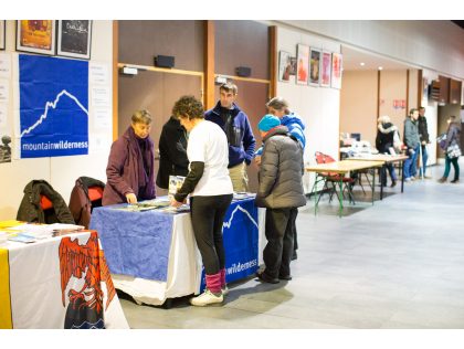 PHOTOS 2013 Stands dans le hall du Quattro.jpg